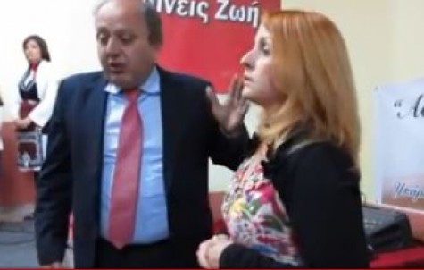 Αρνήθηκε να πάρει βραβείο από βουλευτή της ΝΔ!!! (ΒΙΝΤΕΟ)